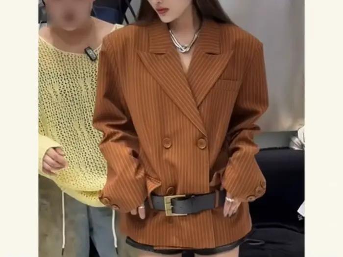 Costume rayé marron pour le trajet domicile-travail, veste haut de gamme à épaulettes