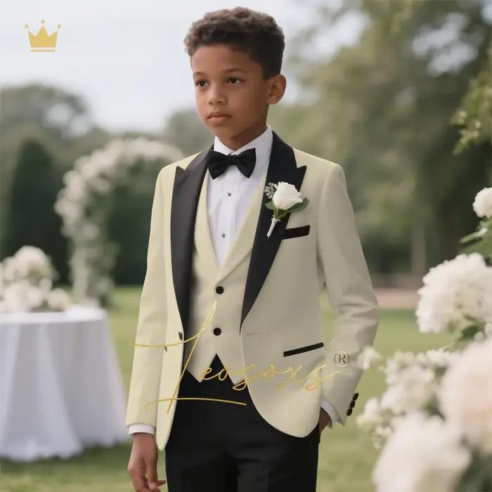 Costume de smoking 3 pièces pour garçon sur mesure pour les mariages – Design élégant avec revers et gilet