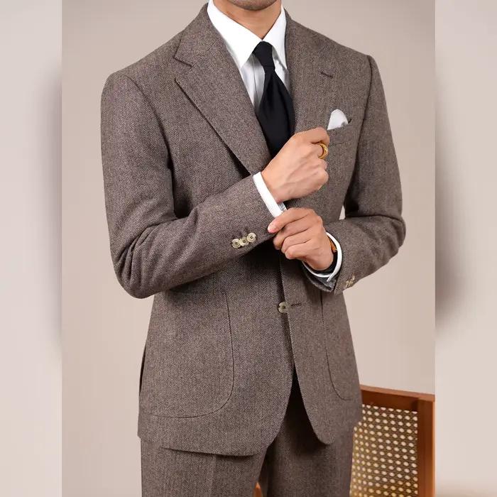 Costume en mélange de laine avec revers cranté et motif à chevrons pour hommes style anglais occasions spéciales