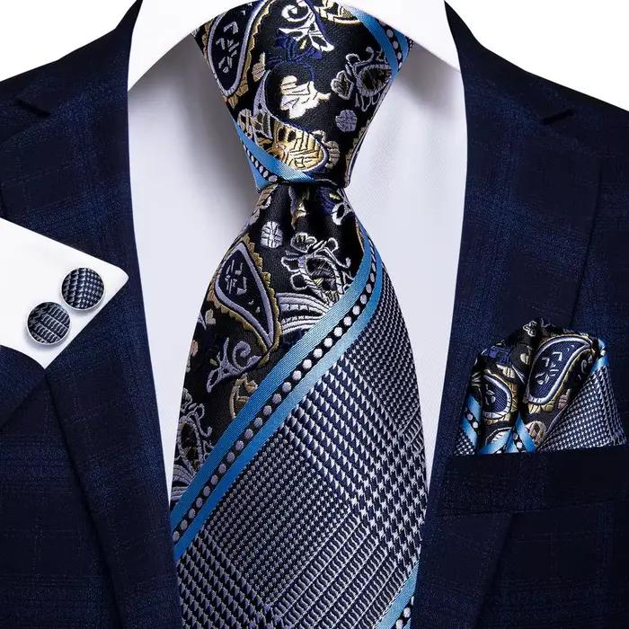 Cravate de mariage rayée bleu marine pour homme