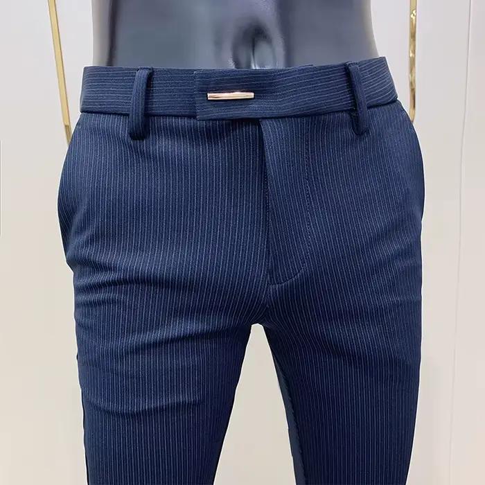 Pantalon slim à rayures pour homme