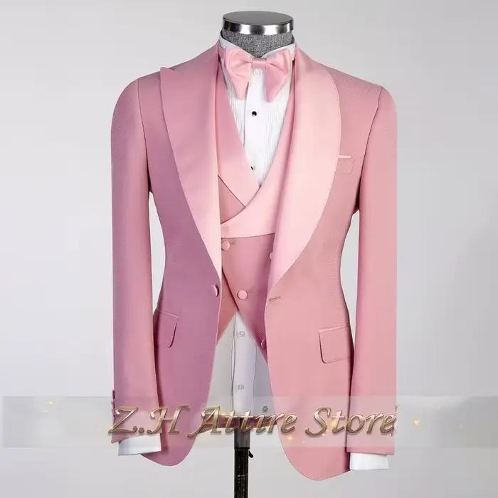 Costume élégant rose pour homme 3 pièces avec veste à revers en satin