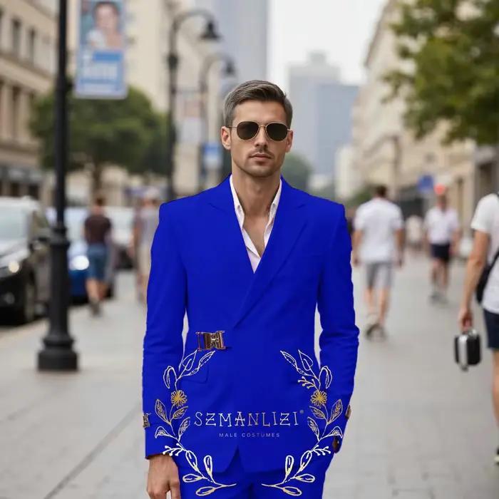 Costumes rose pour hommes