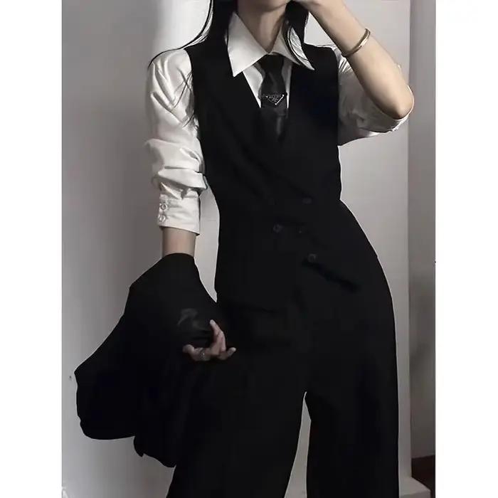 Costume d'homme en polyester coupe ajustée pour événements spéciaux et occasions professionnelles et décontractées