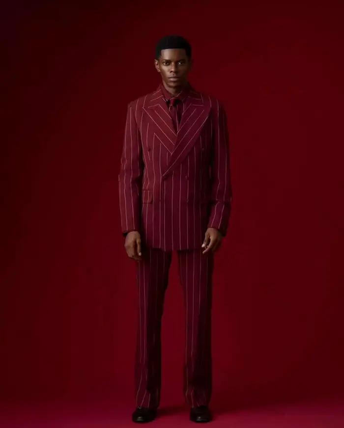 Ensemble de costumes pour hommes à rayures fines bordeaux
