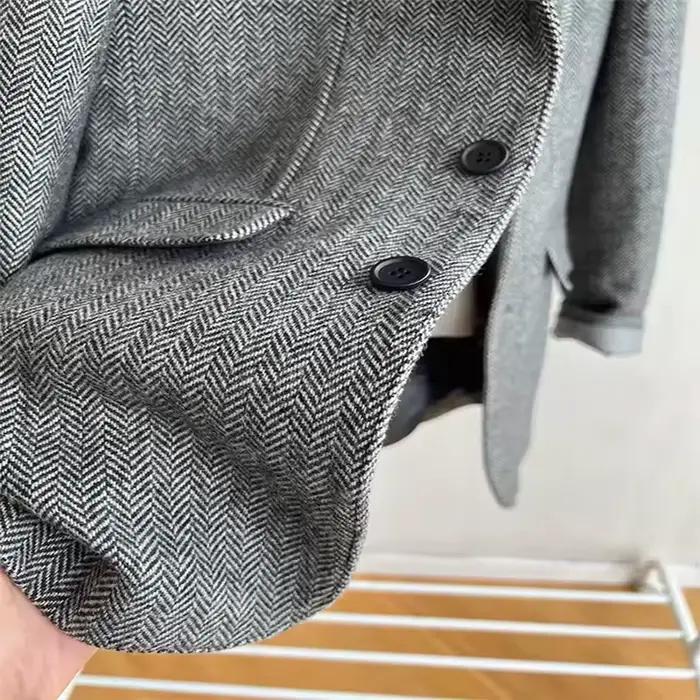 Blazer vintage pour homme en tweed à chevrons avec écusson en daim sur l'épaule