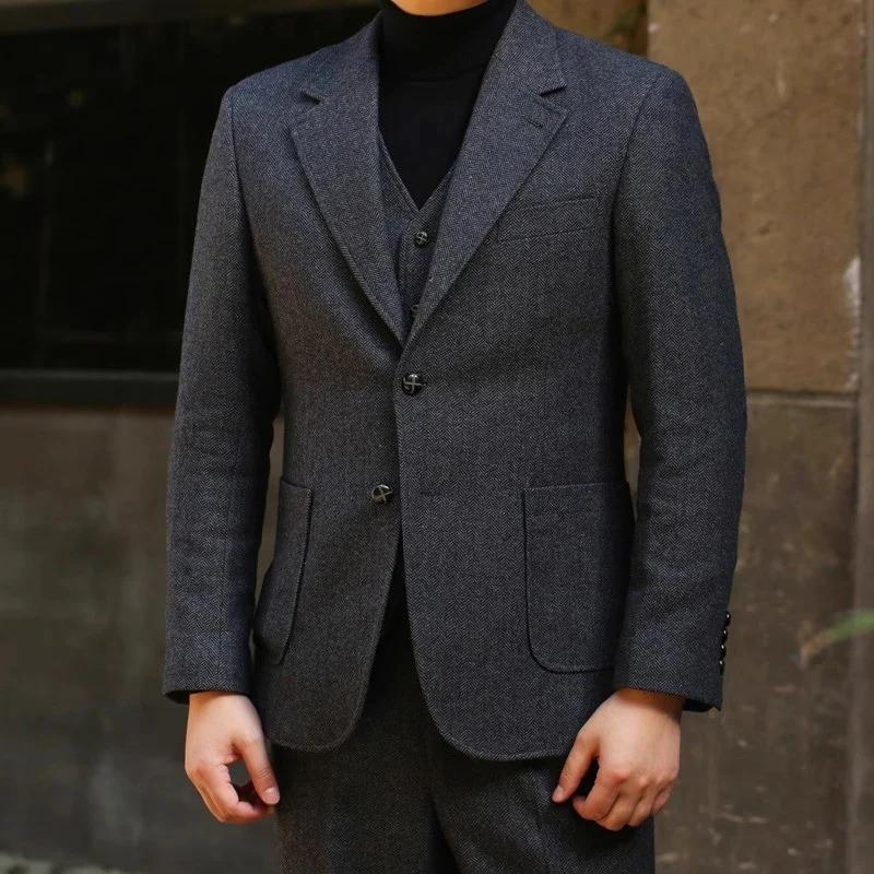 Costume en laine gris foncé épais et lourd pour homme