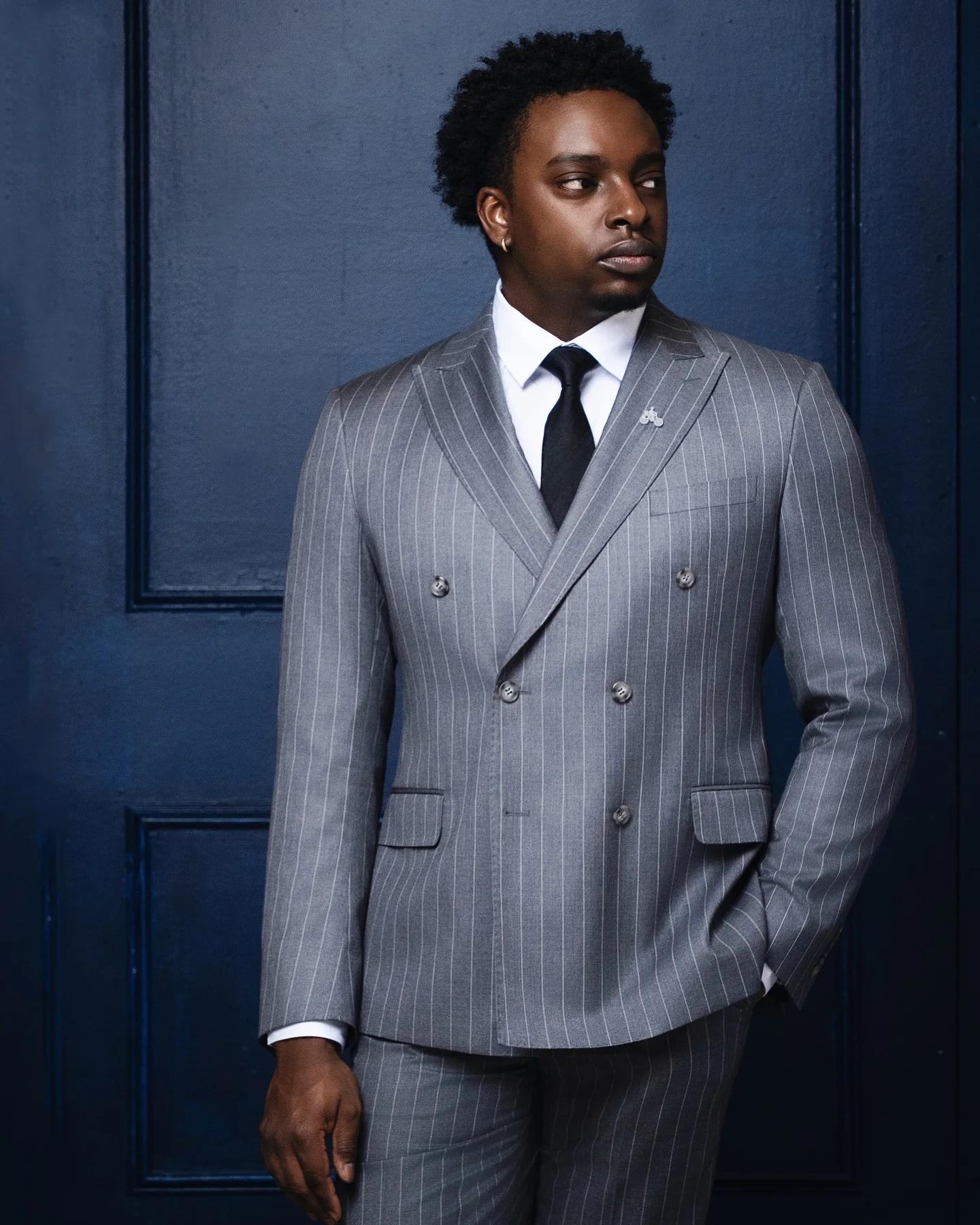 Ensemble de costumes pour hommes gris à rayures fines