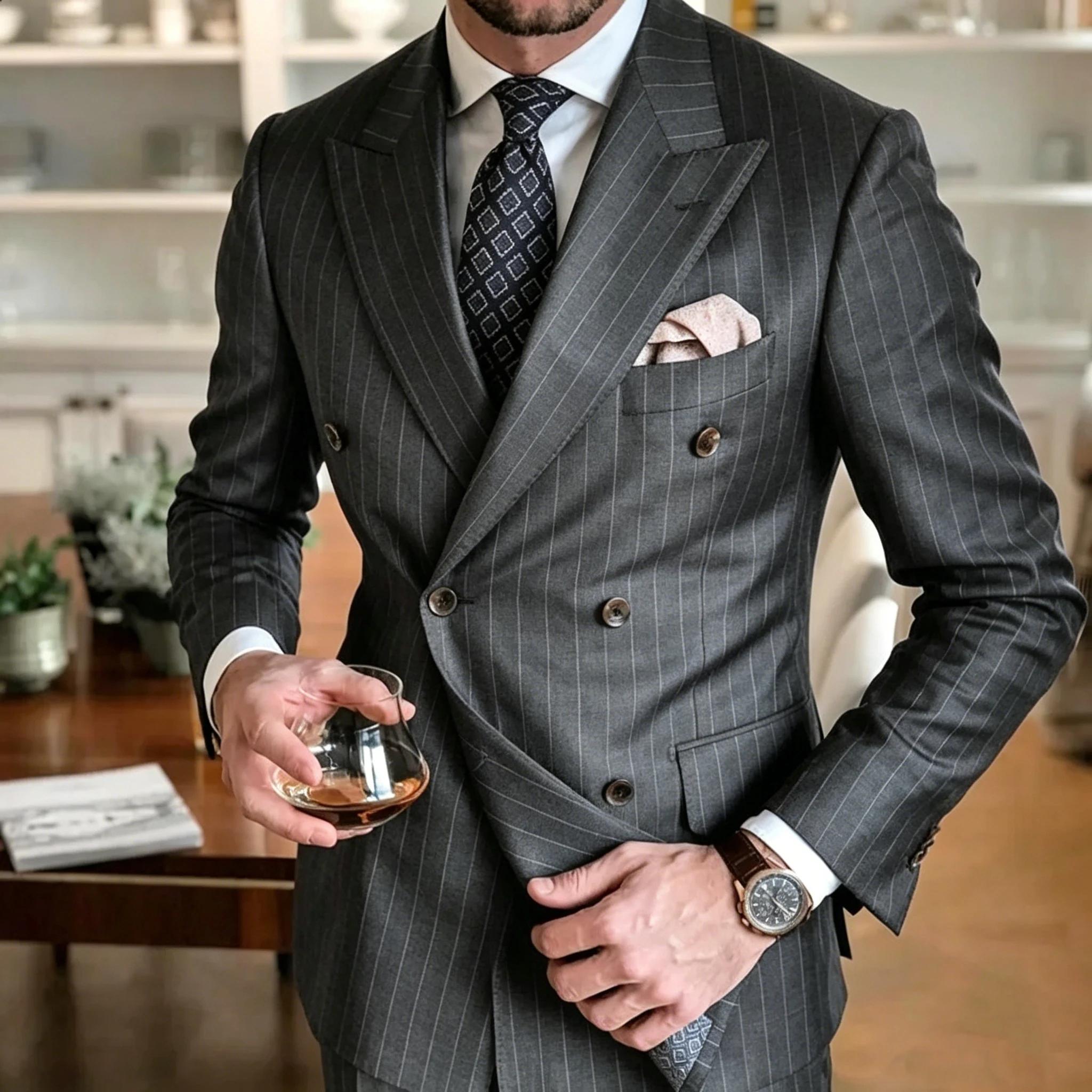Costumes de créateur rayés pour hommes
