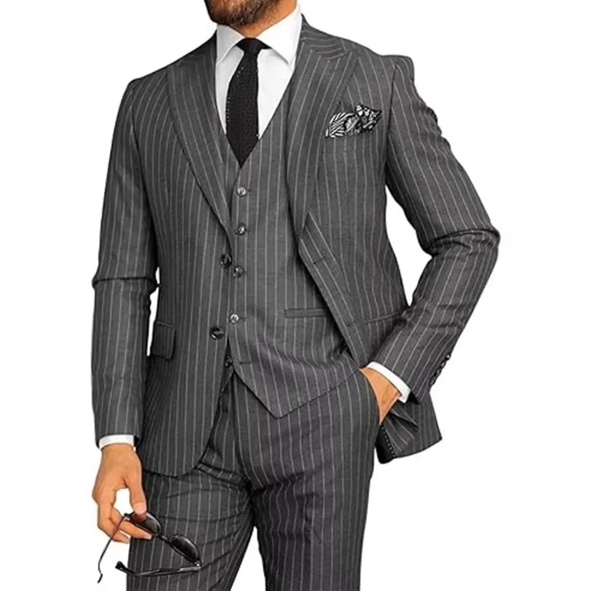 Costume trois pièces élégant pour homme