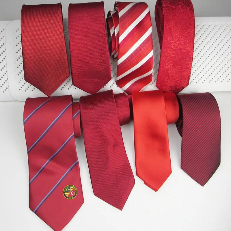 Cravate rouge pour hommes élégant