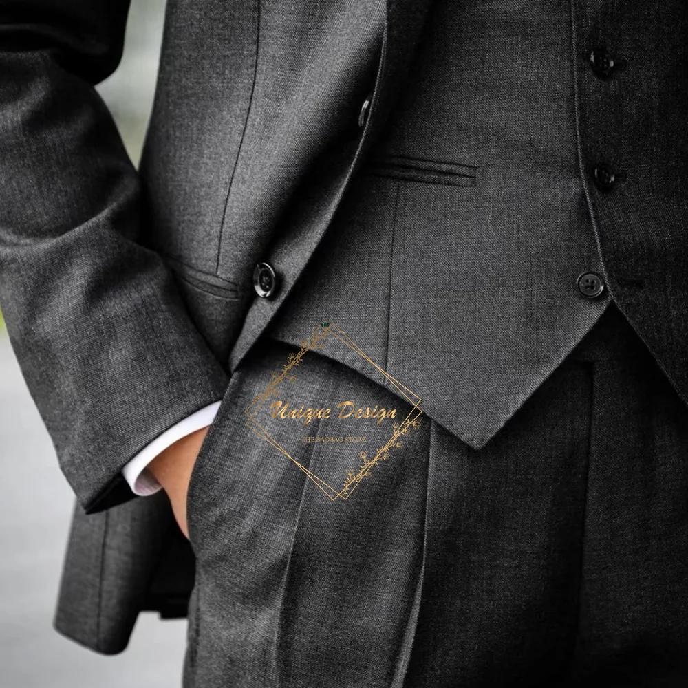 Costume gris classique pour hommes