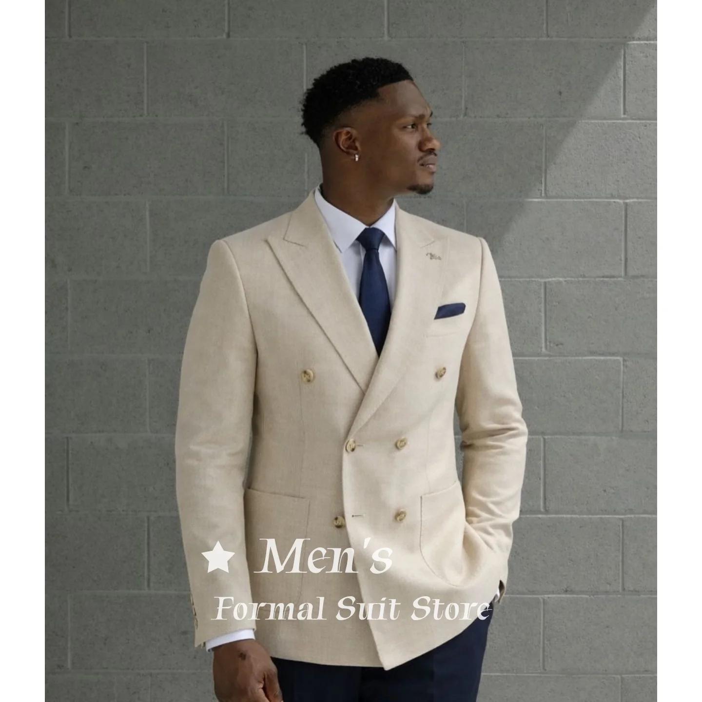 Blazer beige croisé pour homme avec boutons dorés