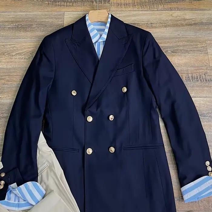 Blazer croisé pour homme à revers pointus et boutons dorés