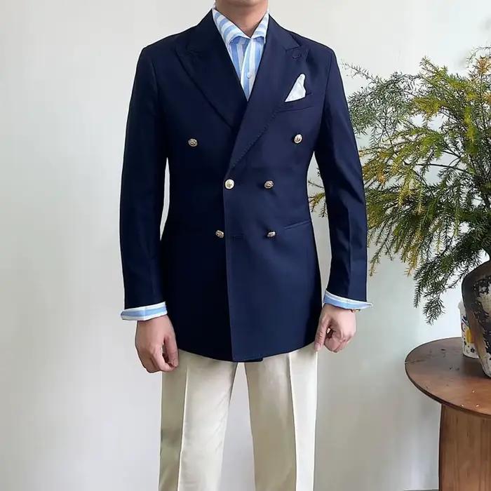 Blazer croisé pour homme à revers pointus et boutons dorés