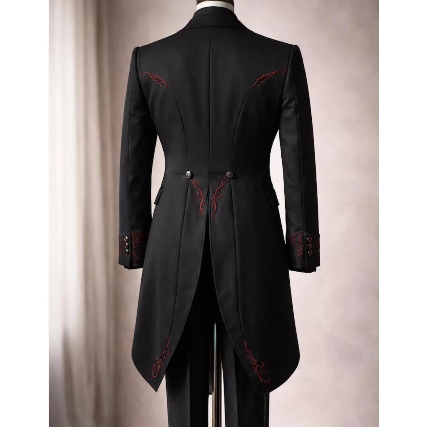 Costume de smoking noir 3 pièces avec broderie rouge