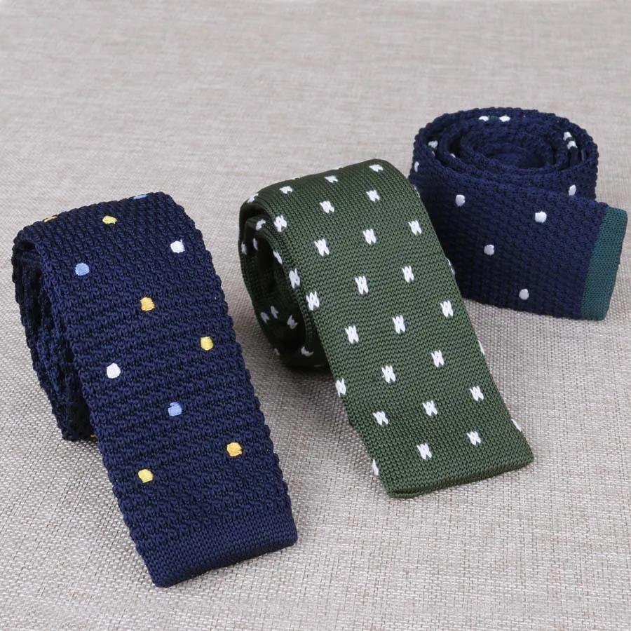 Costumes pour hommes cravate en tricot