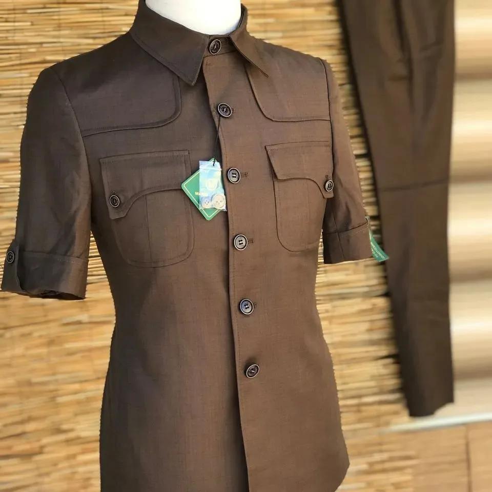 Costume marron pour hommes d'affaires
