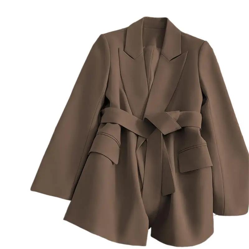 Veste de costume élégante vert émeraude avec ceinture