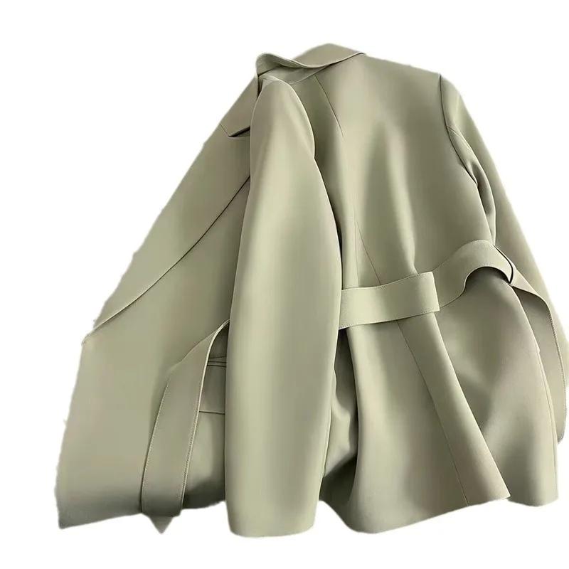 Veste de costume élégante vert émeraude avec ceinture