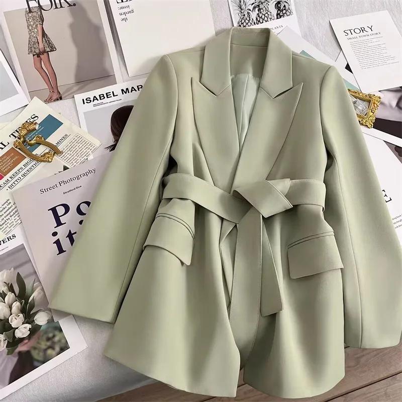 Veste de costume élégante vert émeraude avec ceinture