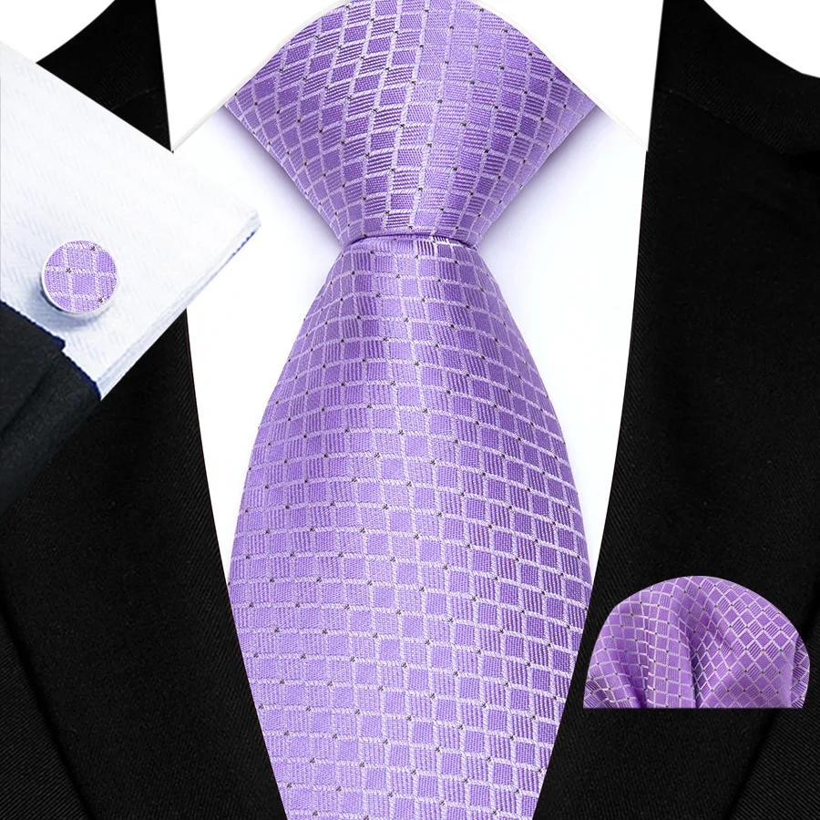 Ensemble de costume de mariage pour homme : motif quadrillé discret et tons unis avec cravate