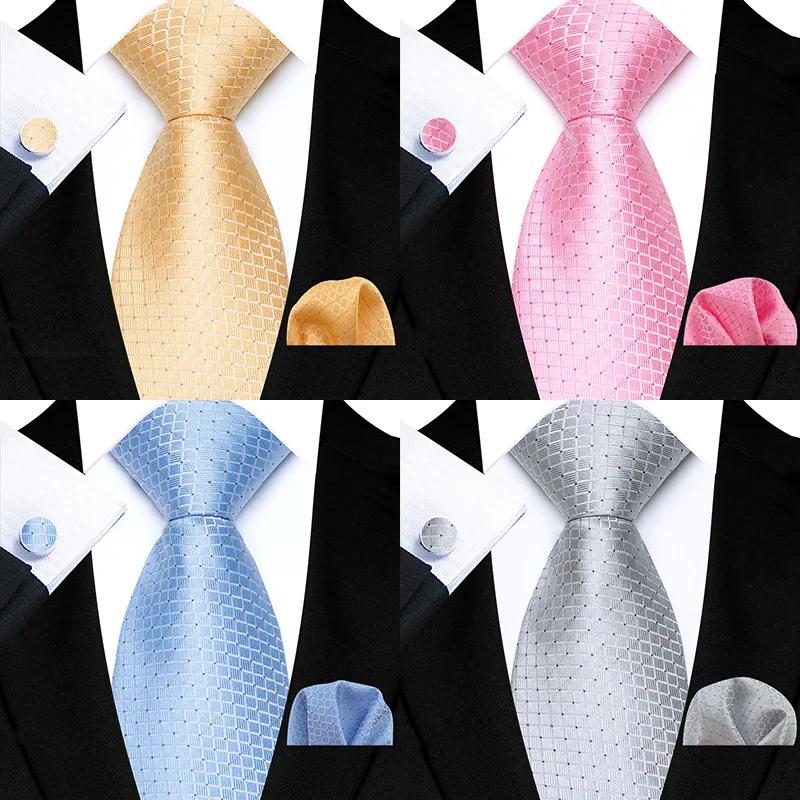 Ensemble de costume de mariage pour homme : motif quadrillé discret et tons unis avec cravate